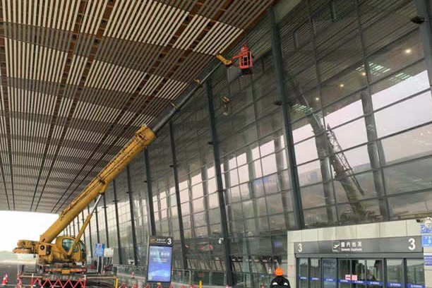 黄埔玻璃幕墙维护和保养